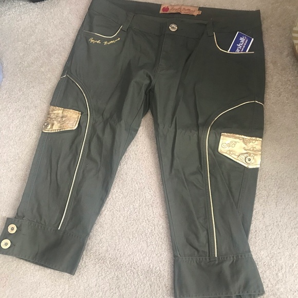 Apple Bottoms Pants - 🎉HOST PICK🎉NEVER WORN - Apple Bottom Capri Pants